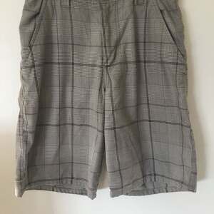 O’Niel Men's Gray Plaid Flat Front Shorts - Size 29 beach golf board